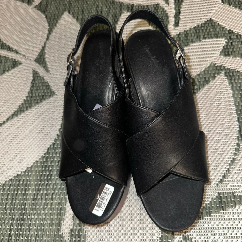 2. Universal Thread Sandals Sz 9 1/2